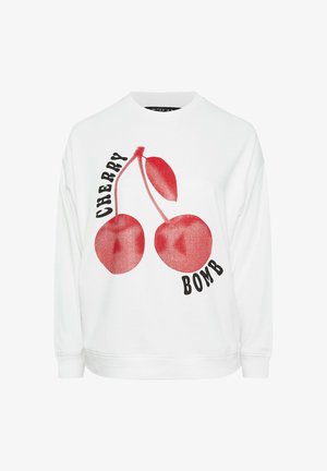 Valkoinen huppari, jossa on kirsikkaoho ja punamusta teksti, joka lukee "CHERRY BOMB." Ominaisuuksiin kuuluu pyöreä kaula-aukko ja ribbaus hihansuissa.