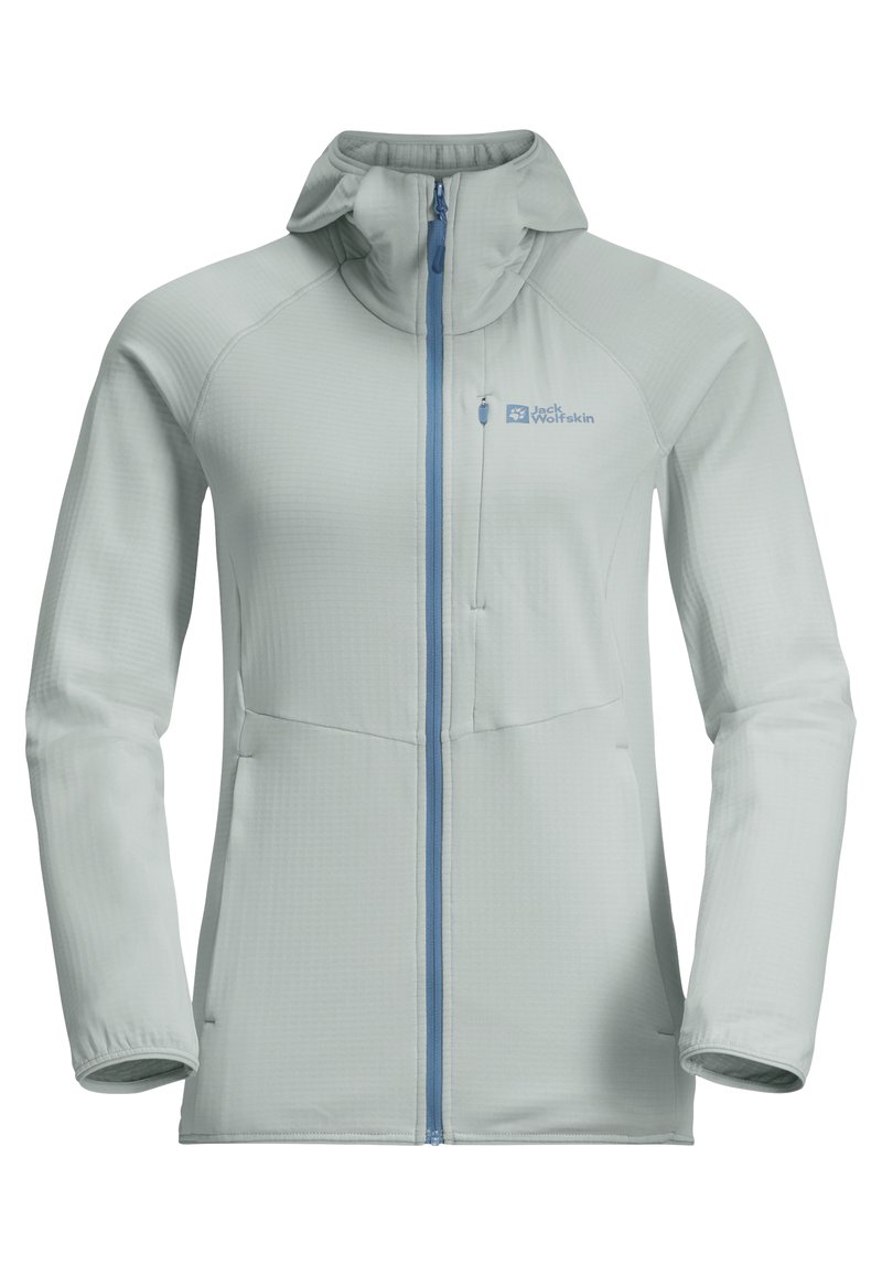 Giacca softshell grigia chiara con colletto alto, zip completa, dettagli blu, tasca sul petto con zip e tessuto testurizzato. Ideale per l'uso all'aperto.