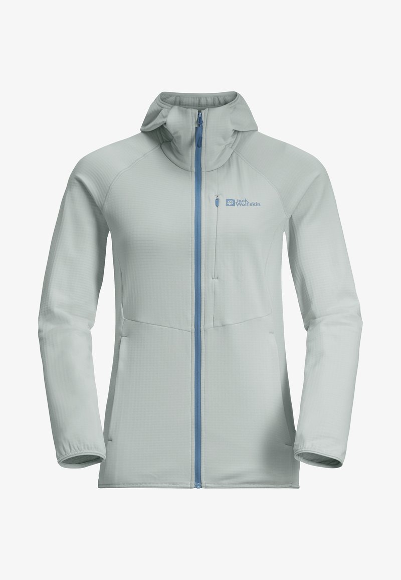 Giacca softshell grigia chiara con colletto alto, zip completa, dettagli blu, tasca sul petto con zip e tessuto testurizzato. Ideale per l'uso all'aperto.
