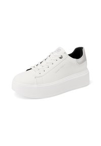 Sneaker platform bianco con lacci, dettagli argentati sul tallone e marchio "Queen Helene" sul lato, angolato per mostrare la vista esterna e superiore.