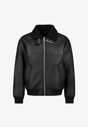 Schwarze Lederbomberjacke mit einem Lammfellkragen, Reißverschluss, seitlichen Taschen und gerippten Bündchen. Verfügt über silberne Hardware-Accents.