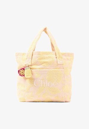 Borsa tote floreale morbida con fiori rosa e gialli, manici doppi, tasca frontale, logo "Chloé" e due piccoli portachiavi a forma di fiore all'uncinetto attaccati.