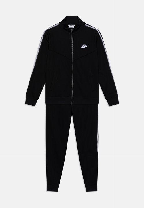Nike Sportswear CLUB TRACKSUIT UNISEX SET Treningsdress black/white/svart Zalando.no