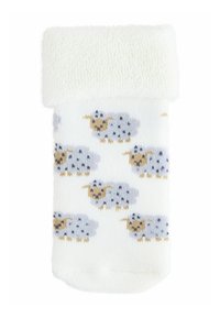 Weißer Babysocke mit umgekrempeltem Bündchen und einem Muster aus grauen und beigen Schafen, die über den Stoff verteilt sind.