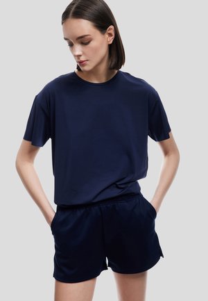- T-shirt basic