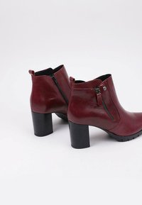 Sandra Fontán Botines - burgundy