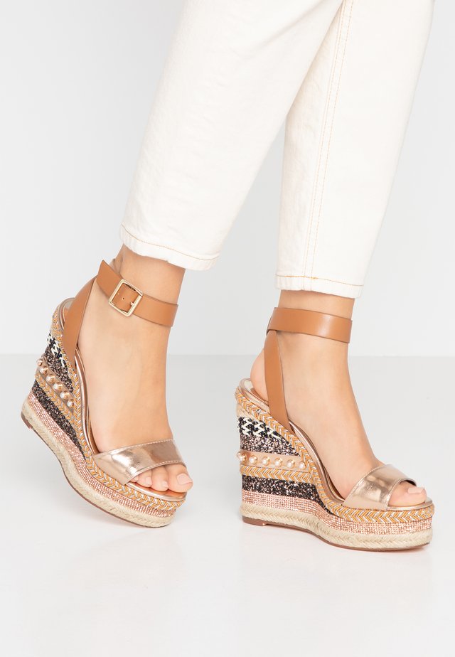 High heeled sandals - brown