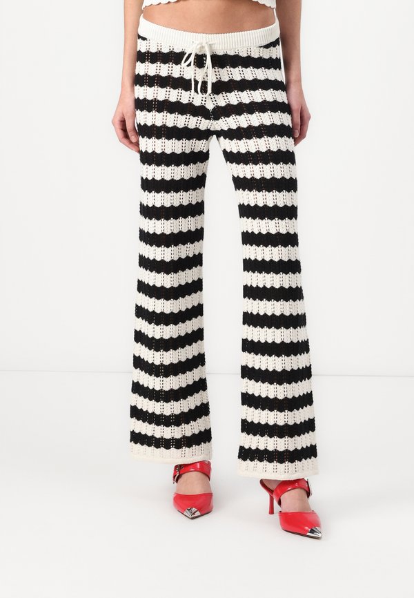 NMLAIKA PANTS - Stoffhose