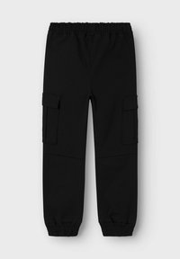 Pantaloni cargo neri con vita elastica, due tasche laterali cargo e polsini aderenti. Tessuto liscio con un colore uniforme.
