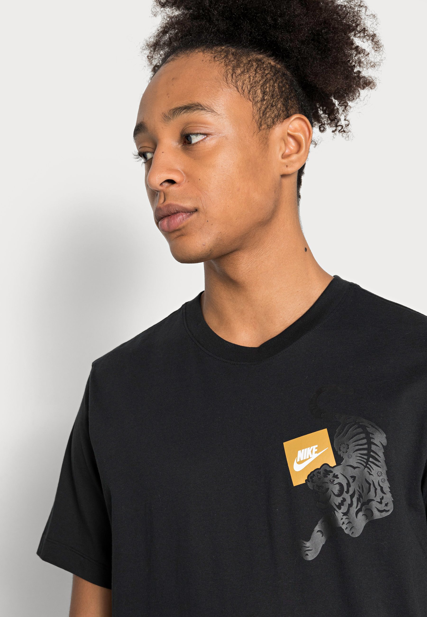 nike sb graphic tees