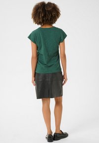 Culture BIANA - Lihtne T-särk - botanical garden