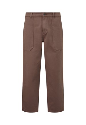 Pantaloni marroni a gamba larga con tasche applicate frontali, passanti per cintura e chiusura con bottone in vita.