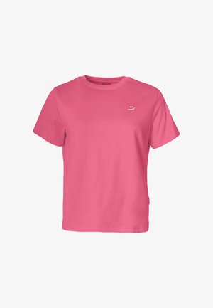 T-shirt rose à manches courtes avec col rond, arborant un petit logo minimaliste de visage souriant blanc sur le côté gauche de la poitrine.