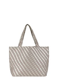 Vävd tote-väska i ljusgrå och silver, med diagonala ränder, två hållbara handtag och en rymlig, strukturerad form.