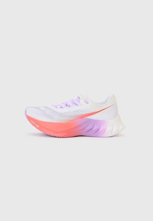 ENDORPHIN PRO 4 - Hardloopschoenen voor op de weg - white/crocus