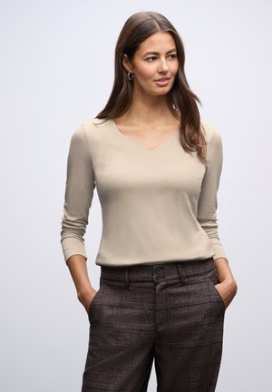 MIT HERZAUSSCHNITT - T-shirt à manches longues - beige