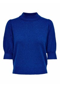 Niebieski sweter dzianinowy z wysokim dekoltem, krótkimi bufkami i ściągaczami. Tekstura jest miękka i nieco puszysta.