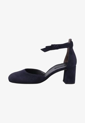 Granatowe zamszowe czółenka z zaokrąglonym noskiem, paskiem wokół kostki z ozdobnym kokardą oraz grubym obcasem. Gładka faktura bez widocznych wzorów.