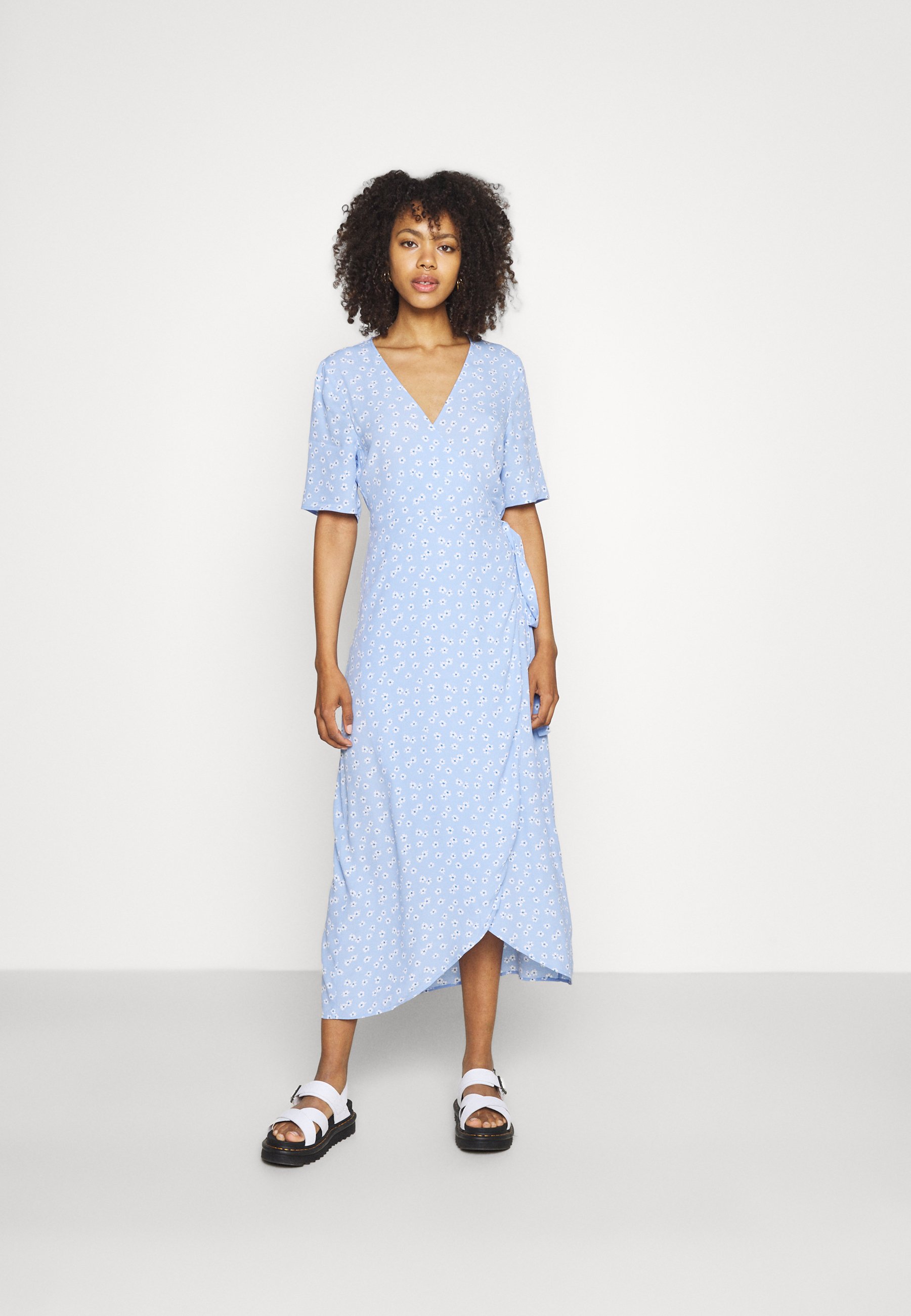 Envii ENBRYONY DRESS - Maxikleid - burnet rose/hellblau - Zalando.ch