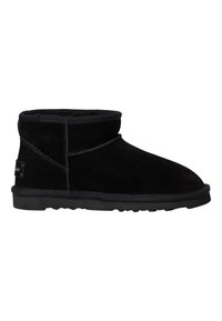 Bota de tobillo de ante negro con punta redonda, forro de forro polar y suela de goma texturizada. Presenta una costura bordada y un acento de logo.