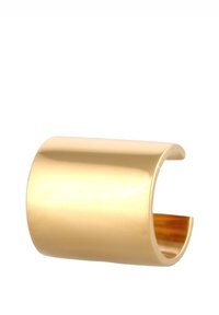 Guldfarvet metal armring med en glat, skinnende overflade, afrundede kanter, tubulær form og åben design. Passer til forskellige håndledsstørrelser.