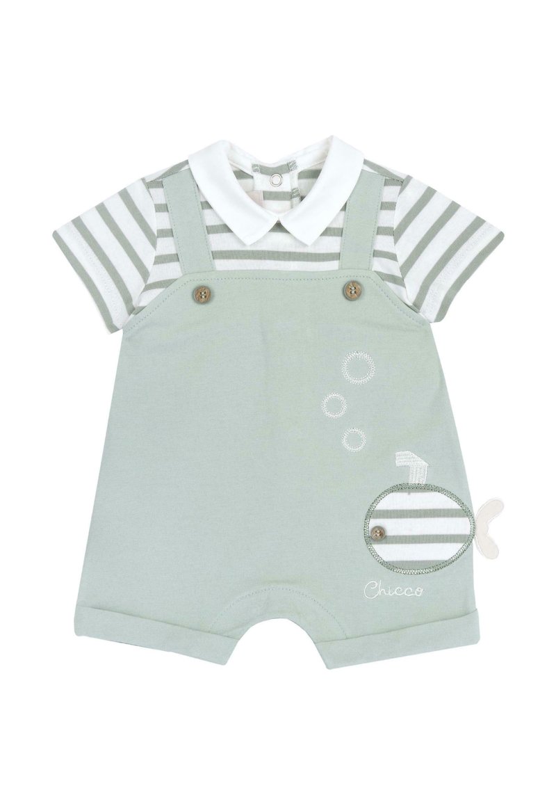 Une combinaison vert clair avec un haut à manches courtes rayé, des boutons sur le devant et un design de baleine avec des bulles brodées sur le côté.