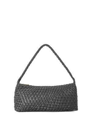 Sac à main rectangulaire en cuir tressé noir avec une seule bandoulière tressée et une fermeture éclair en haut.