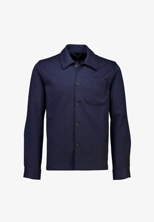 Marineblauwe button-up jas met een puntige kraag, enkele borstzak, twee zijzakken en lange mouwen met manchetdetails.