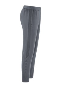 Graue Sporthose mit einer strukturierten Seitenpartie, elastischem Bund, Logodetail und kreisförmigen Akzenten am Unterschenkel.