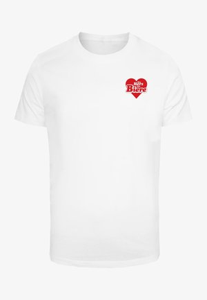Hvid bomulds t-shirt med grafisk rødt hjerte og teksten "Ein Herz für Biere". Klassisk rund halsudskæring, korte ærmer og almindelig pasform.
