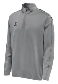 Grå halvdraget långärmad topp tillverkad av slät tyg. Har en ståkrage, svarta sidodetaljer och en logotyp på vänster bröst.