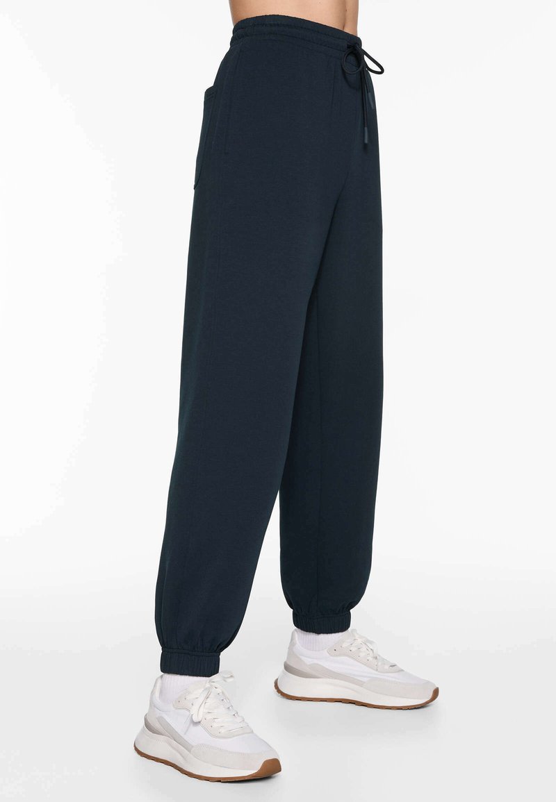 OYSHO - JOGGERS - Verryttelyhousut - dark blue, Suurenna