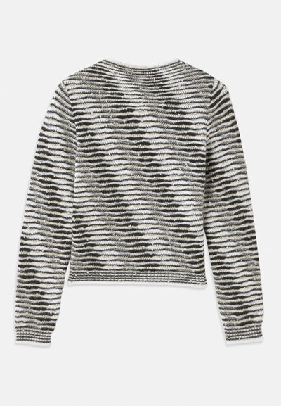 Pletený sveter s čierno-bielym pruhovaným vzorom, okrúhlym výstrihom, dlhými rukávmi a skráteným strihom s textúrovaným povrchom.