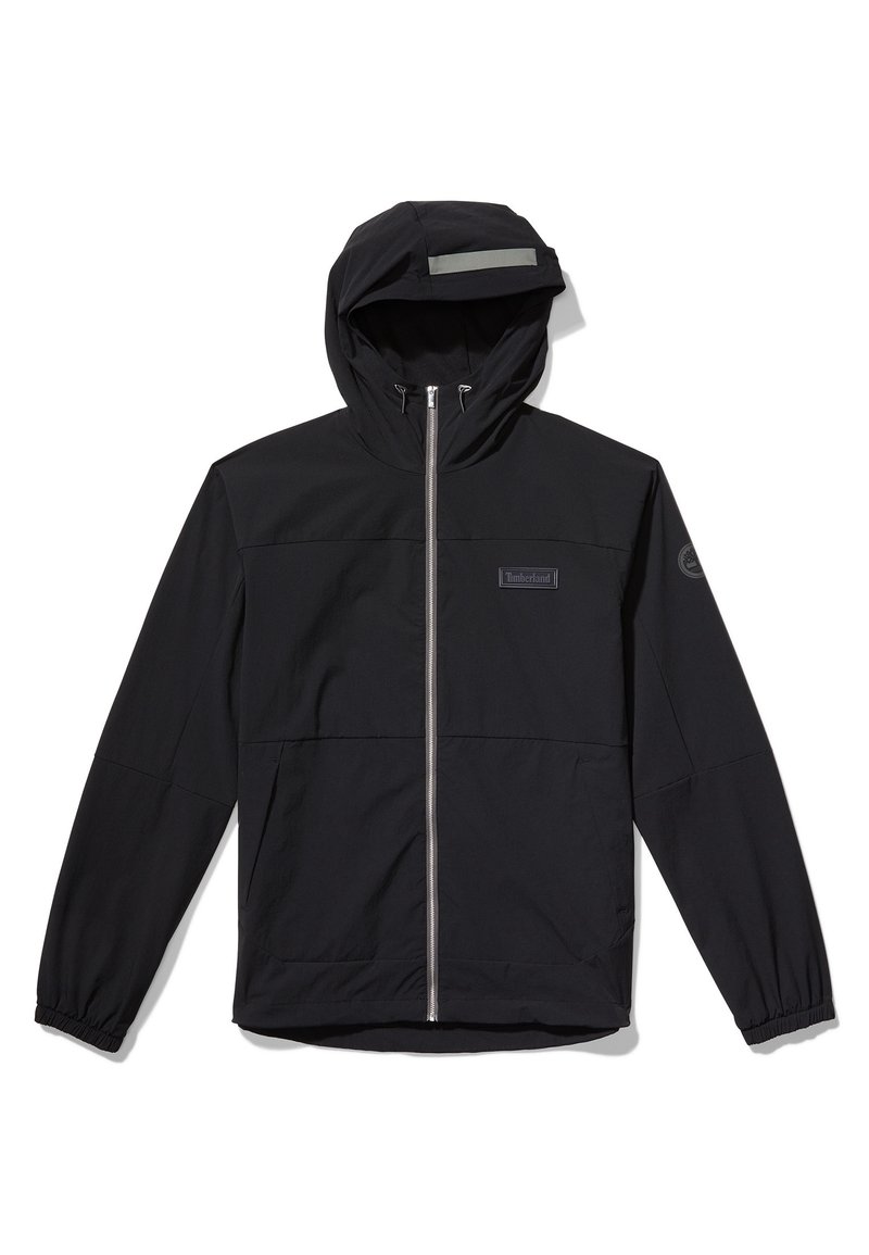 Musta takki hupparilla, jossa on vetoketjullinen etuosa, elastiset hihansuut ja heijastinraita hupussa; sileä kangas, minimalistinen muotoilu.