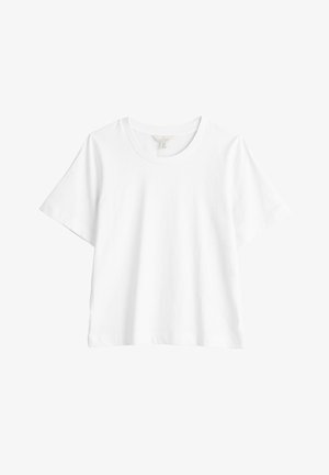 Biela, krátkoprstá tričko vyrobené z mäkkého bavlneného materiálu, s okrúhlym výstrihom a voľným strihom, bez viditeľných vzorov alebo ozdôb.