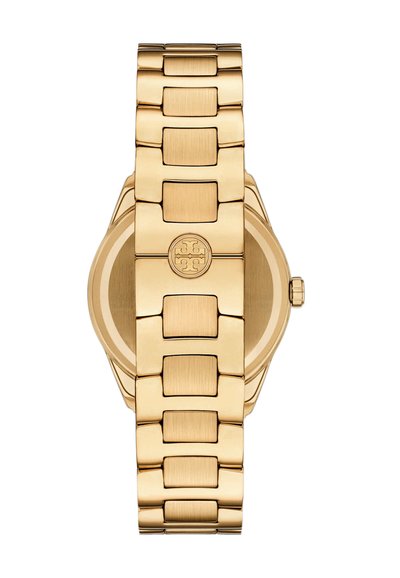 Reloj de metal dorado con un acabado cepillado, que presenta un diseño de pulsera con eslabones, una caja redonda y un logotipo grabado en la parte posterior.