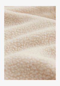 Selected, cream