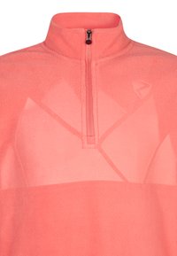 Fleece-Pullover in leuchtendem Koralle, mit einem halben Reißverschluss-Kragen, geometrischem Muster auf der Brust und weichem, strukturiertem Stoff.