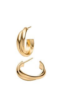 Pendientes de aro de oro con un diseño retorcido, que cuentan con una superficie lisa y reflectante, además de un cierre articulado seguro para facilitar su uso.