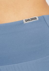 Smilodox ADVANCE PRO 2IN1 - Träningsshorts - blau