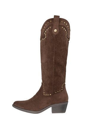 Bruine suède laarzen tot halverwege de kuit in westernstijl met studs, een lage gestapelde hak en een afgeronde puntige neus.