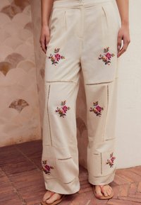 Next EMBROIDERED WIDE LEG - Püksid - white