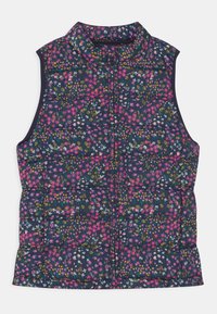 Ärmlös vadderad väst med dragkedja, mörkblå bakgrund, täckt av ett litet blommönster i rosa, vitt och gult.