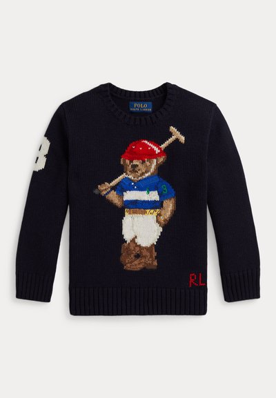 Marineblauer Pullover mit einem Bären, der einen roten Helm, ein blaues Hemd, weiße Hose trägt und einen Poloschläger hält, mit "RL" in Rot bestickt.