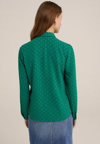 WE Fashion Užsagstoma palaidinė - green