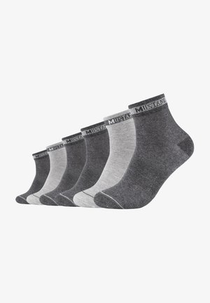 Sechs Paar Knöchelsocken in dunkelgrau, hellgrau und schwarz. Aus glattem Stoff mit elastischen Bündchen und kontrastierenden Zehenakzenten.