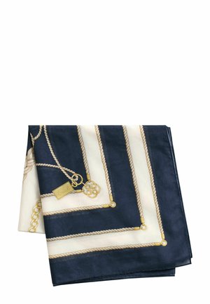 Écharpe pliée bleu marine et crème avec un imprimé de corde et chaîne dorée, comprenant une petite étiquette en or et un détail d'emblème circulaire.