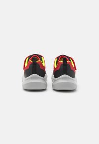 Skechers Performance SKECH FAST UNISEX - Zapatillas running asfalto - red/black/yellow/white