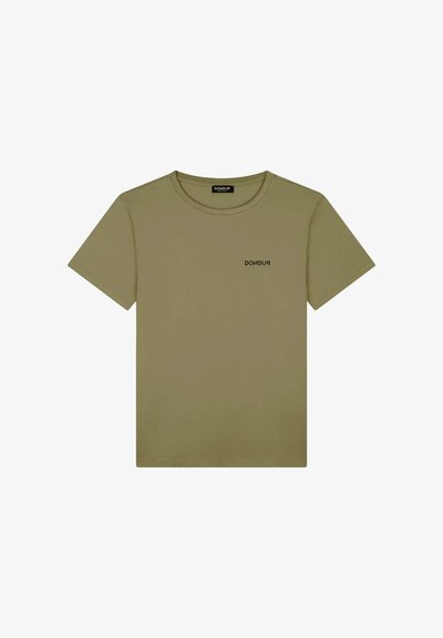 T-shirt verde oliva realizzato in morbido cotone, con scollatura a girocollo e maniche corte. Piccolo logo nero sul lato sinistro del petto.