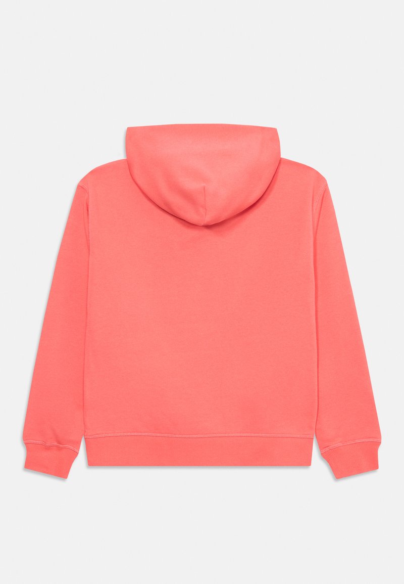 Hoodie corail avec poche kangourou, poignets et capuche. Fabriqué à partir d'un tissu doux avec une texture lisse et un design uni.